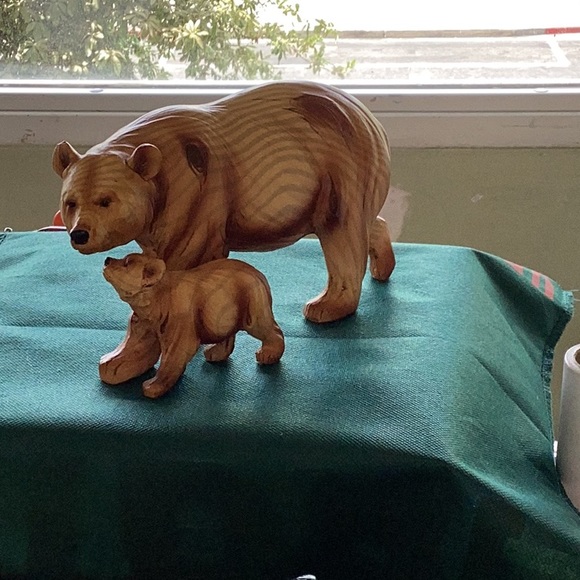 Mama bear with her cub - Picture 10 of 10